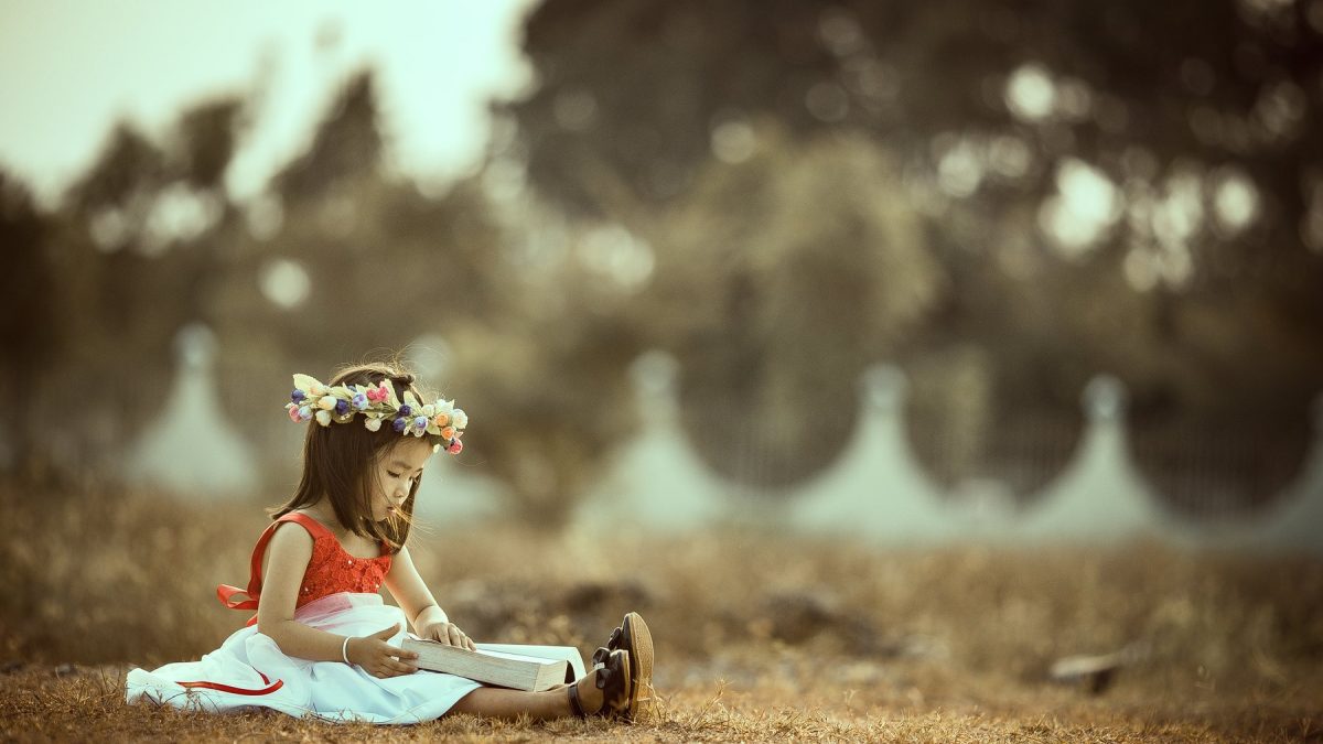 Một em nhỏ trong không gian sinh hoạt cộng đồng tại Cao Lãnh