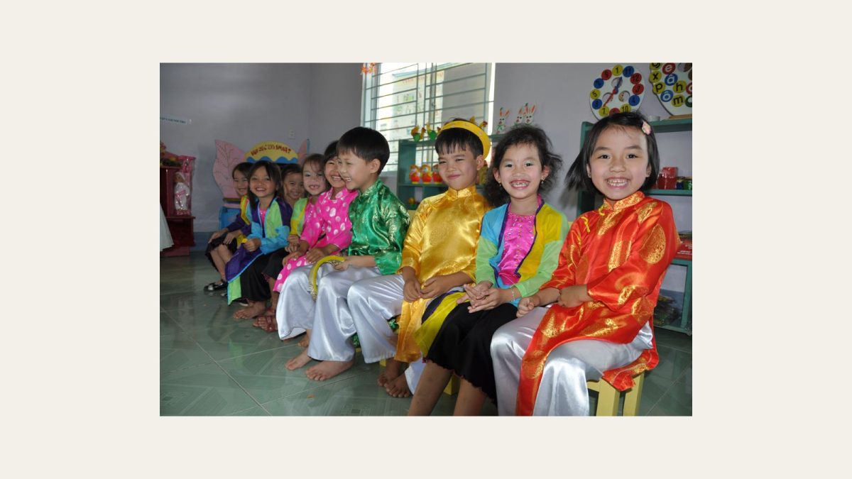 Trẻ em tại Kon Tum vui chơi trong khuôn viên trường học được cải tạo